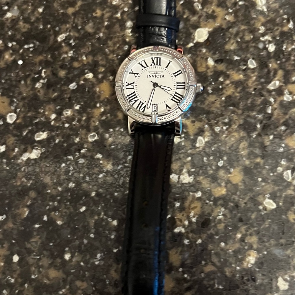 Beautiful watch - Picture 2 of 2